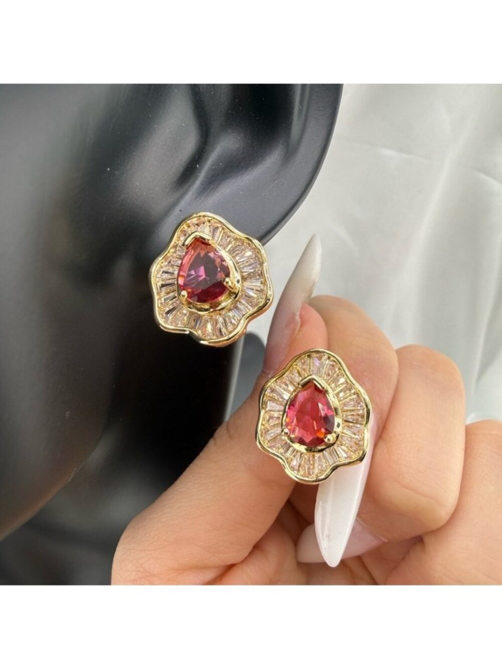 Vintage guest jewelry Gold and Red Teardrop Earrings